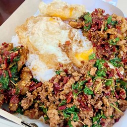 กะเพราถาด 4หน้า 2 ไข่