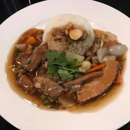 ข้าวหน้าเนื้อตุ๋น