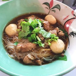 ครัวบ้านแซ่บ ก๋วยเตี๋ยวไก่ตุ๋น หมูตุ๋น สมุนไพร