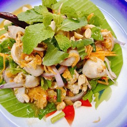 ยำลูกชิ้นหมูล้วน