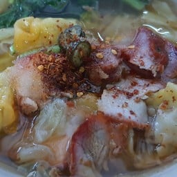 ต้นตำรับบะหมี่เกี๊ยว เยื้องตลาดพระเงิน