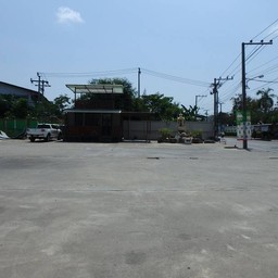 ลานจอดรถ