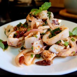 ข้าวลาบปลาหมึก