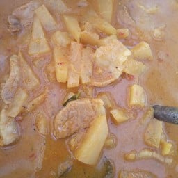 แกงคั่วหมูกับสับปรด