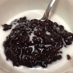 ข้าวเหนียวดำเปียกน้ำกะทิ