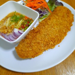 ปลาดอร์รี่ยำมะม่วง