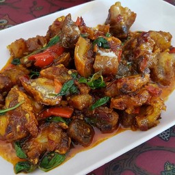 หมูกรอบผัดพริกเผา