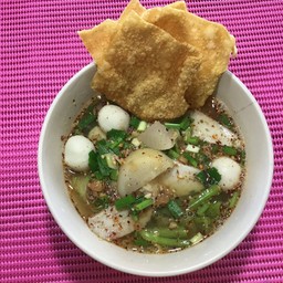 ก๋วยเตี๋ยวลูกชิ้นปลาไร้สารต้มยำ
