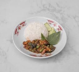 ผัดพริกแกงราดข้าว