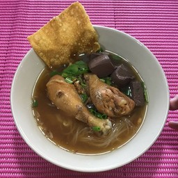 ก๋วยเตี๋ยวไก่ตุ๋น