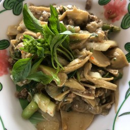 อุหน่อไม้ใส่หมูสับ