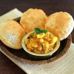 Puri bhaji (2pcs puri)