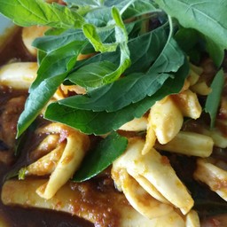 ปลาหมึกผัดกระเพรา