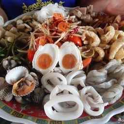 ส้มตำแอนริมทาง