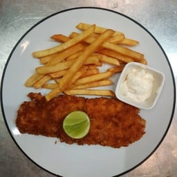 ปลาดอลลี่ชุปเกล็ดขนมปัง+เฟรนฟราย