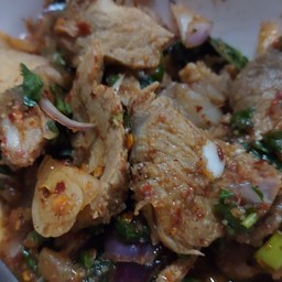 ลาบขาหมูจัดว่าแซ่บ