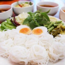 อายตี ขนมจีนและก๋วยเตี๋ยว