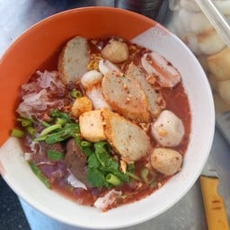 ก๋วยเตี๋ยวเรือแม่สมบัติ