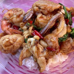 ร้านตุ้ยนุ้ย อาหารตามสั่ง&สุกี้ สนามกีฬาหน้าศาลากลาง