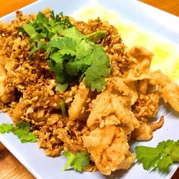 ปลาเก๋าทอดกระเทียม