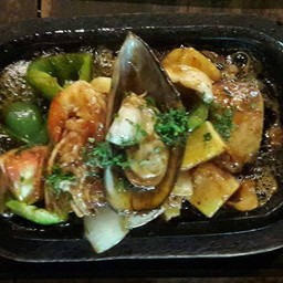 ผัดกระทะจานร้อน  Hot dish