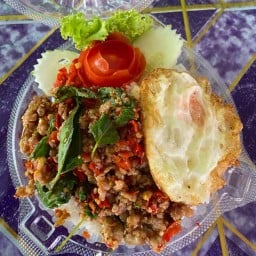 กระเพราห่อใบตอง แหลมยาง2