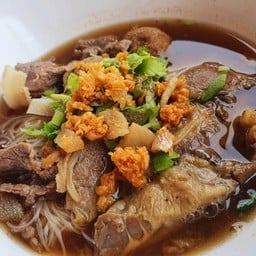 ก๋วยเตี๋ยวเนื้อตุ๋น-หมูตุ๋น นายโอ