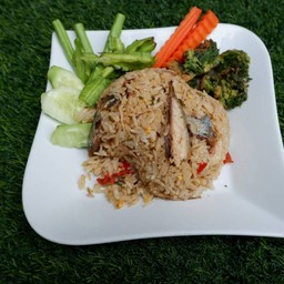 ข้่าวผัดน้ำพริกกะปิปลาทูผักสด+ไข่ชะอมทอด