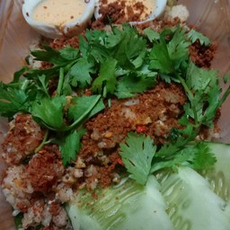 ข้าวผัดนรก+ไข่ต้ม