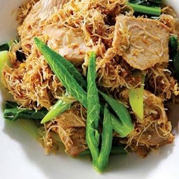 ราดหน้ายอดผักเอ็มไพร์