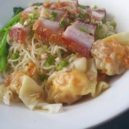 ร้านชายสี่บะหมี่เกี๊ยว สามแยกเซเว่นท่าอิฐ