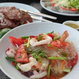 รสจัดอร่อย กุ้ง ปลาหมึกสดดี