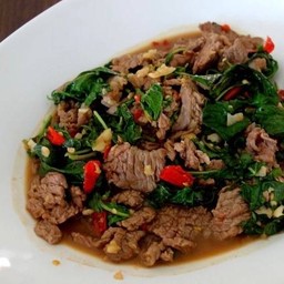 กะเพราเนื้อโคขุน (กับข้าว)