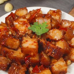 หมูกรอบผัดน้ำมันหอย