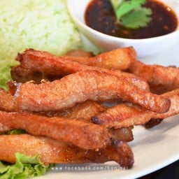 ข้าวหมูแดดเดียว จิ้มแจ่วสุดปัง