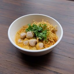 ข้าวซอยลูกชิ้นหมู