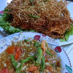 เส้นด้าย ส้มตำทอด