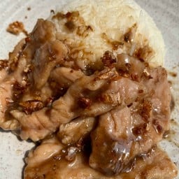 ข้าวหมูกระเทียม