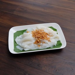 เส้นก๋วยเตี๋ยวกระเทียมเจียว