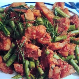 ผัดพริกขิงกากหมู ถั่วฝักยาว