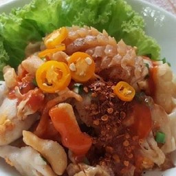 ก๋วยเตี๋ยวคั่วไก่ใส่หมึก