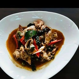 ผัดเผ็ดเนื้อเซอร์ลอย