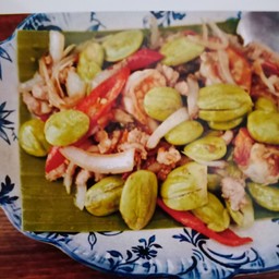 ผัดกะปิสะตอ กุ้งสด