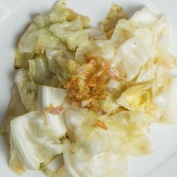 T9 - ผักกะหล่ำปลี ผัดน้ำปลา