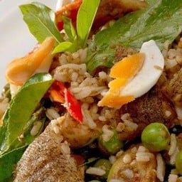 ข้าวผัดแกงเขียวหวานปลาสลิด