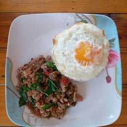 ข้าวราดกระเพราเนื้อวัว