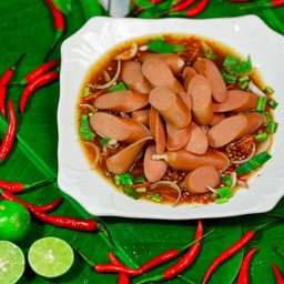 ยำไส้กรอก