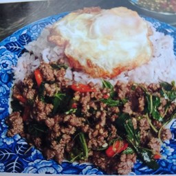 ข้าวราดกะเพราเนื้อสับ