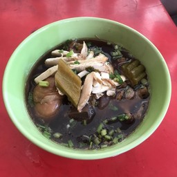 ก๋วยเตี๋ยวไก่มะระ หมู่บ้านเศรษฐกิจ (วงเวียนอู่ทอง)