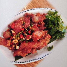 สามชั้นคั่วพริกเกลือ